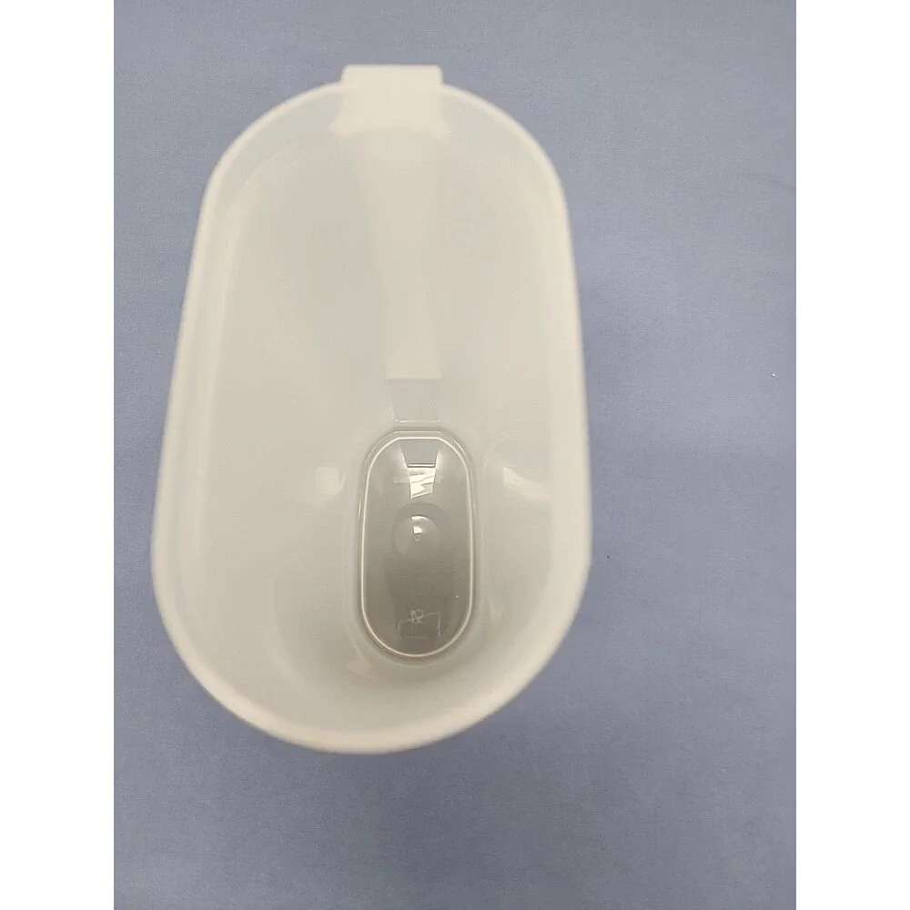 TUPPERWARE Slim Line 2 Quart Refrigerator Pitcher With Blue Flip Lid 2009C-1